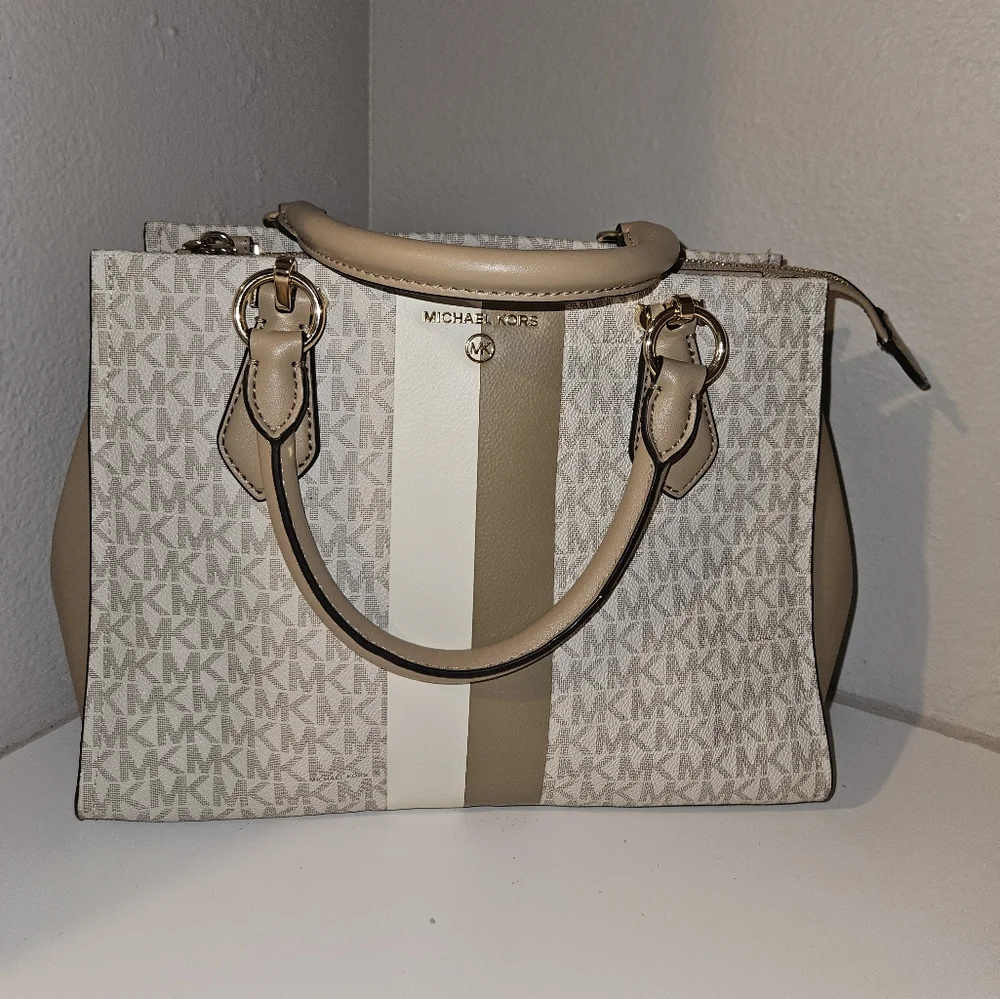 Michael kors shoulder and crossbody purse NWOT